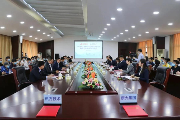 龙八long8康大签约